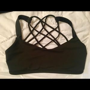 Lululemon Free to be Wild - Gator Green - Size 6